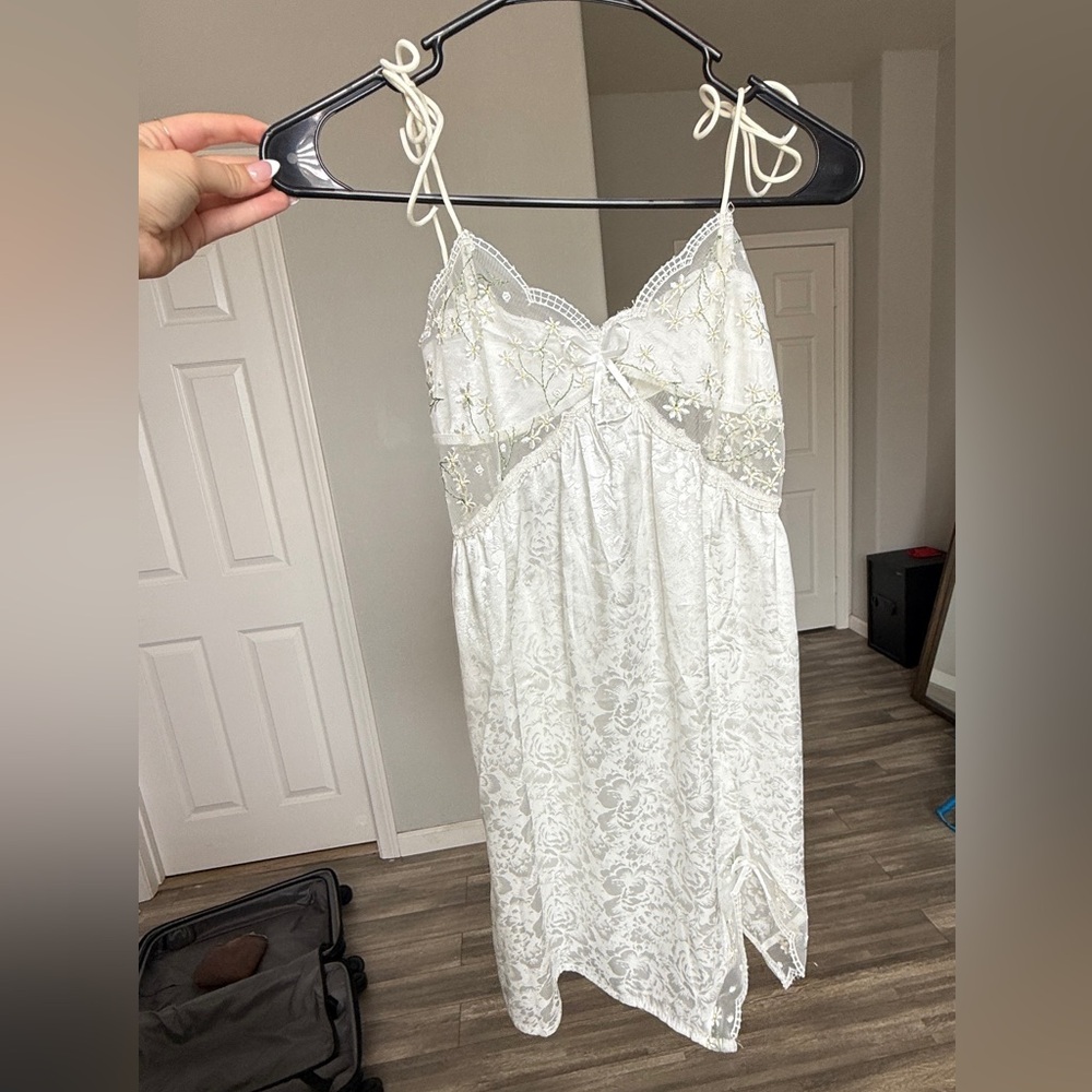 Elegant White Lace Dress